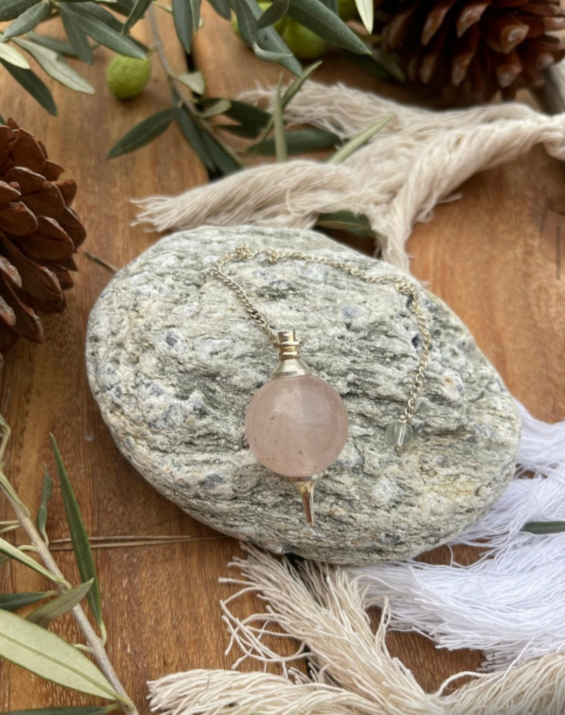 Pendule en Quartz Rose – Douceur & Harmonie